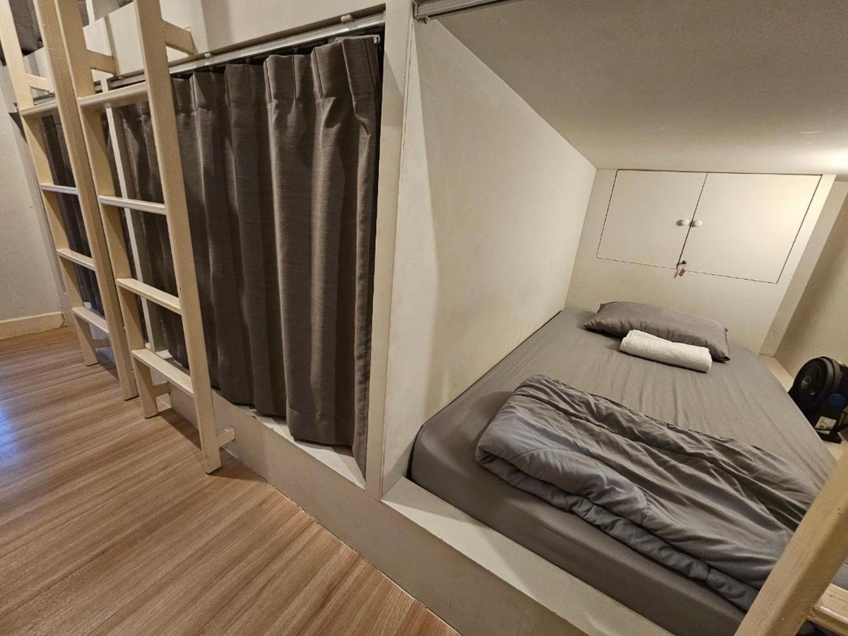 Ratana Boutique Hostel Bangkok Exterior photo