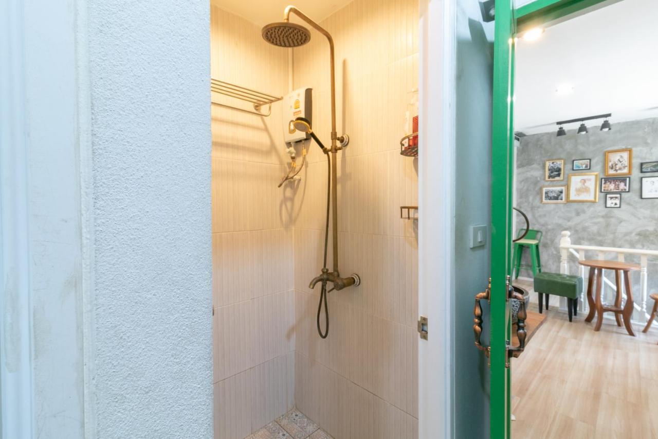 Ratana Boutique Hostel Bangkok Exterior photo